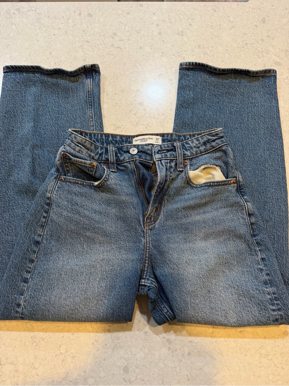 Abercrombie & Fitch Women's Blue Denim barrel high rise Jeans